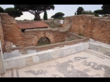 04486 ostia - regio i - insula xiv - terme del bagnino buticosus (i,xiv,8) - raum 6 - caldarium - blick ri sueden - 09-2023.jpg